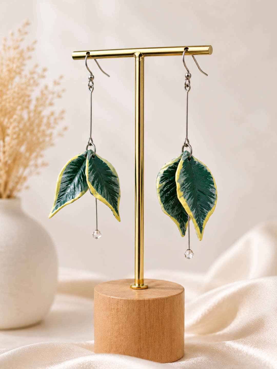 Hoya Ice Queen Dangle